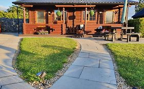 Cozy Countryside Log Cabin